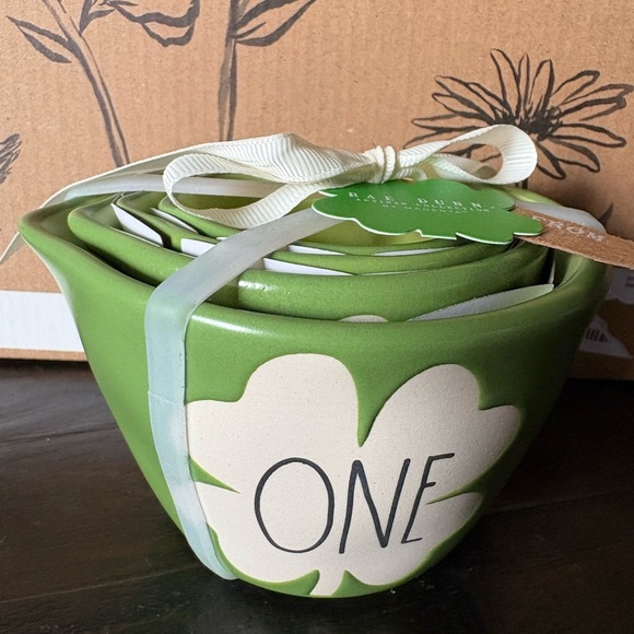 Rae Dunn St. Patrick’s Day ☘️ Measuring Cups - Picture 1 of 3